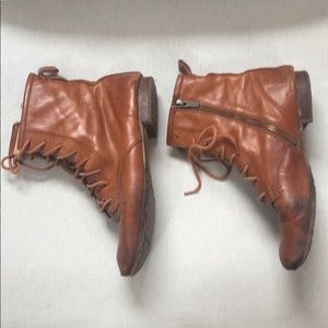 Well worn leather Frye boots - size 9